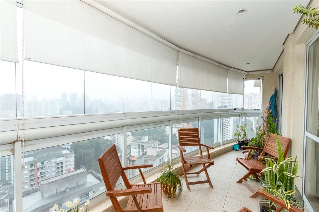 Apartamento à venda com 4 quartos, sendo 3 suítes, em Vila Andrade, São Paulo, SP
