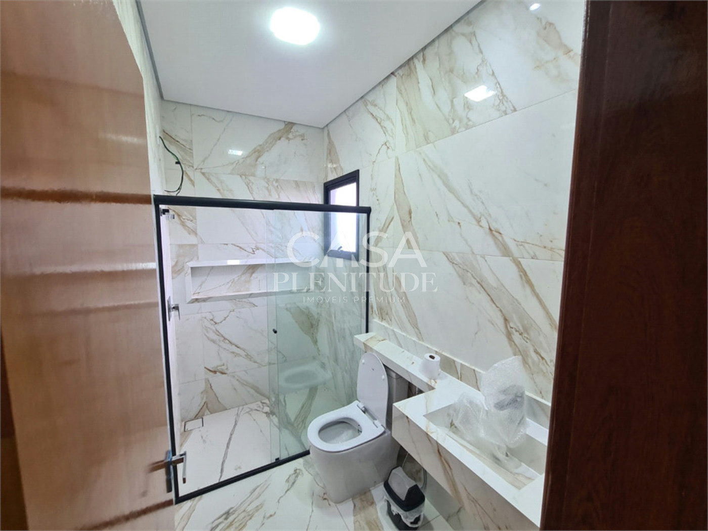Casa em condomínio à venda com 5 quartos, sendo 3 suítes, em Wanel Ville, Sorocaba, SP
