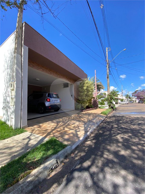 Excelente casa com muito boa localização no Condomínio Eldorado á venda.