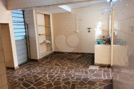 Casa Térrea com 3 dormitórios.