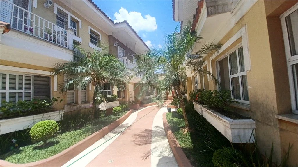 Casa à venda com 3 quartos, sendo 1 suíte, no condomínio Santanna, São Paulo - SP