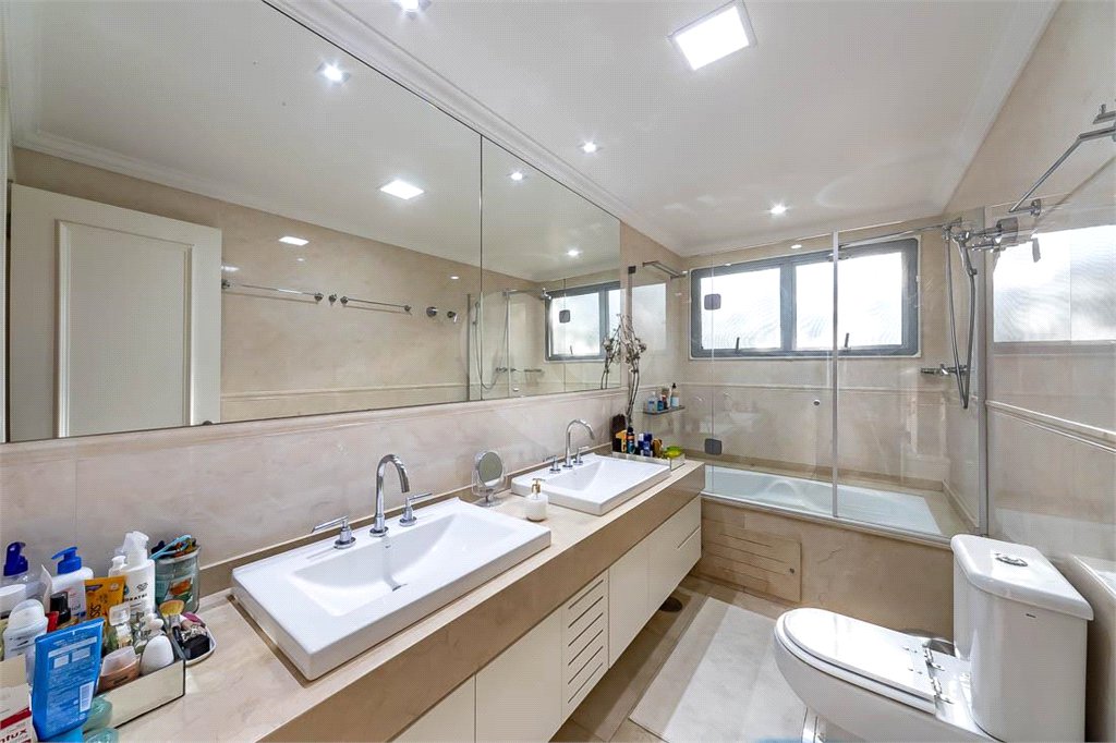 Casa à venda com 4 suítes no condomínio Ville Bosqueé, São Paulo - SP