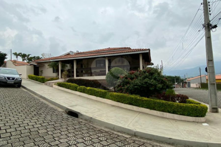 Casa à venda com 4 quartos, sendo 1 suíte, no Centro, Bom Jesus dos Perdões, SP