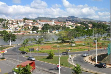 Casa de Vila à venda com 5 quartos em Jardim Santa Lúcia, Bragança Paulista, SP