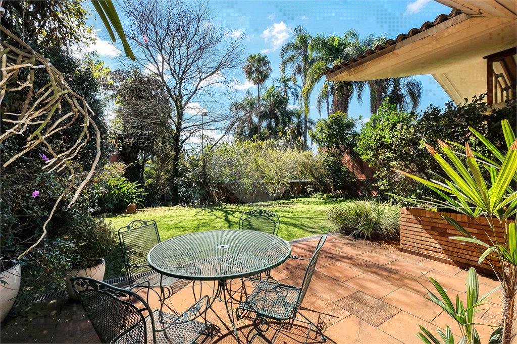 Casa à venda com 4 quartos, sendo 2 suítes, em Jardim Cordeiro, São Paulo, SP