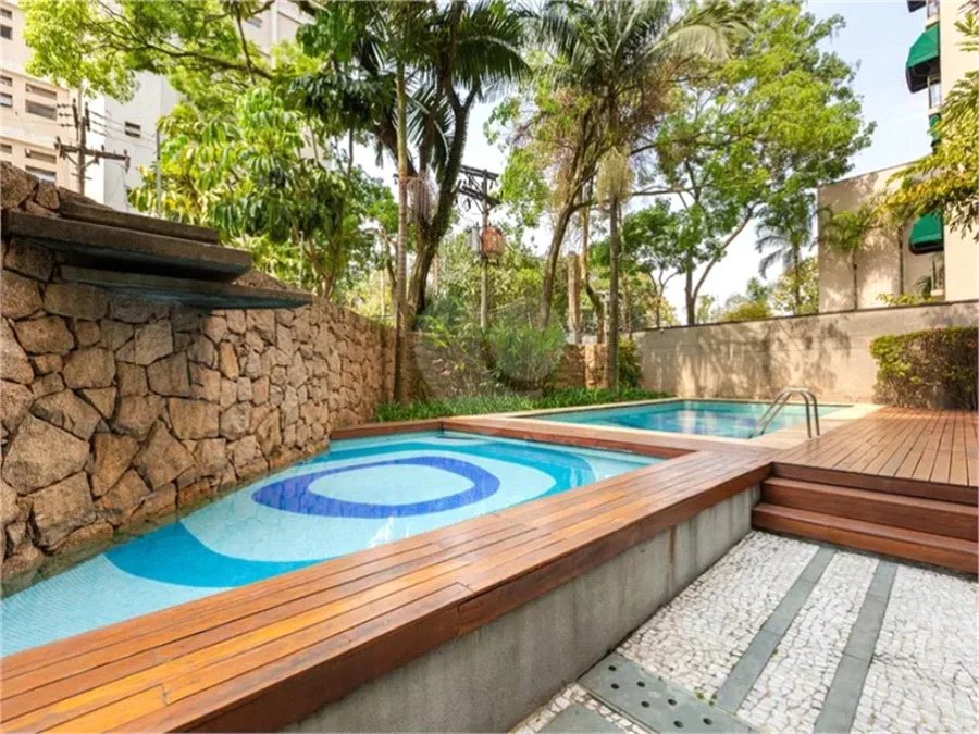 Apartamento à venda ou para alugar com 3 suítes em Real Parque, São Paulo, SP