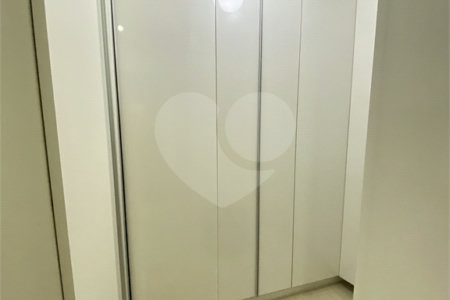 Casa à venda com 4 quartos, sendo 2 suítes, no condomínio Golden Village, Rio de Janeiro - RJ