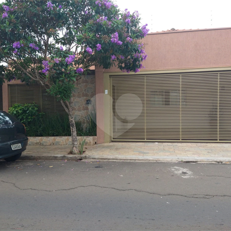 Casa à venda com 3 quartos, sendo 1 suíte, em Chácara São João, São Carlos, SP