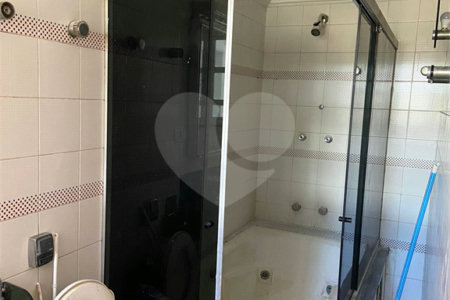 Sobrado à venda com 3 quartos, sendo 1 suíte,  em Jardim Itacolomi, São Paulo, SP