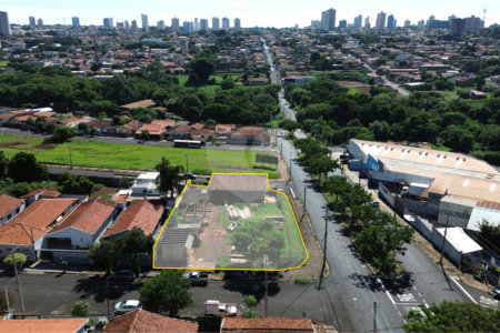 Terreno à venda em Parque Laranjeiras, Araraquara, SP