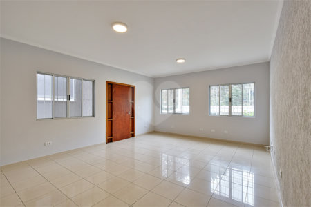Casa à venda com 3 quartos, sendo 1 suíte, em Alto da Boa Vista, São Paulo, SP