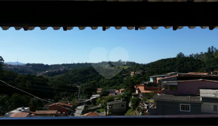 Sobrado à venda com 3 suítes em Barreiro, Mairiporã, SP
