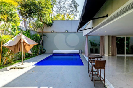 Casa à venda com 4 suítes no condomínio Hípica Garden, São Paulo - SP