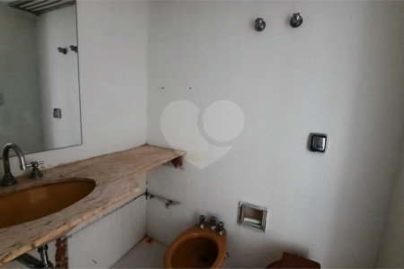 Apartamento à venda com 3 quartos, sendo 1 suíte, em Santa Cecília, São Paulo, SP