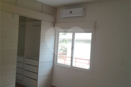 Casa à venda ou para alugar com 4 suítes em Chácaras São Carlos, Cotia, SP