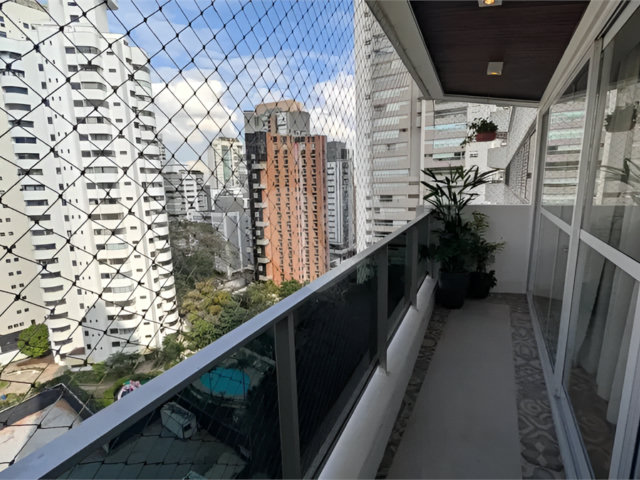Apartamento à venda com 4 quartos, sendo 1 suíte,  em Campo Belo, São Paulo, SP