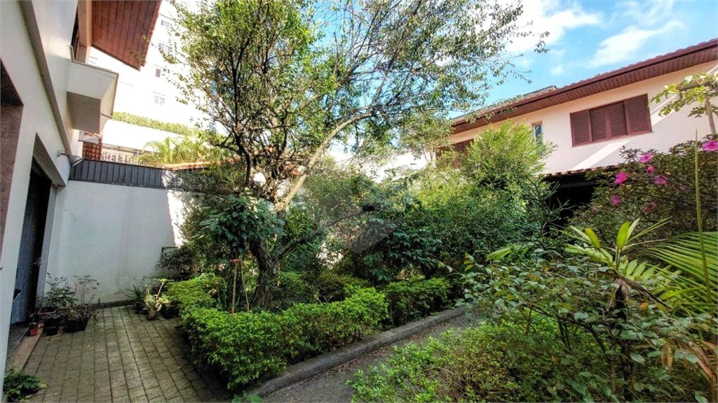 Casa à venda com 6 quartos, sendo 3 suítes, em Jardim Brasil (zona Sul), São Paulo, SP