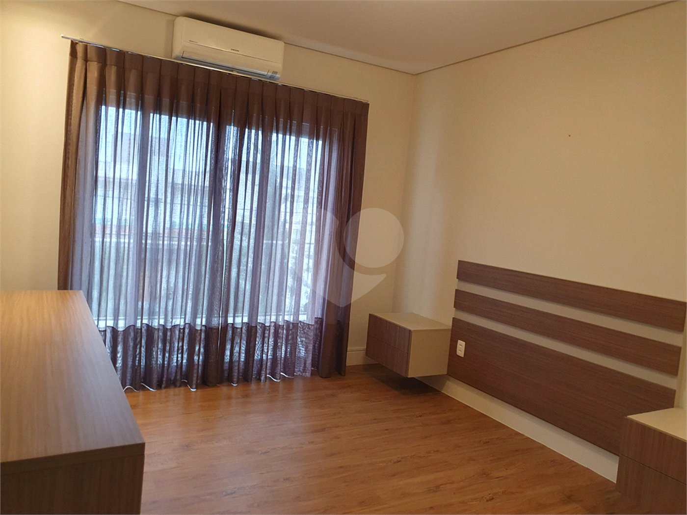 Casa à venda com 4 suítes no condomínio Residencial Jaguary, São José dos Campos - SP