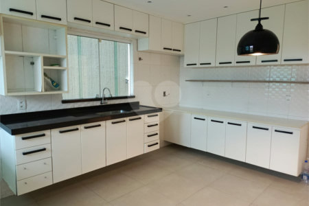 Casa à venda com 3 quartos, sendo 1 suíte, no condomínio Paraíso Classe A, Rio de Janeiro - RJ