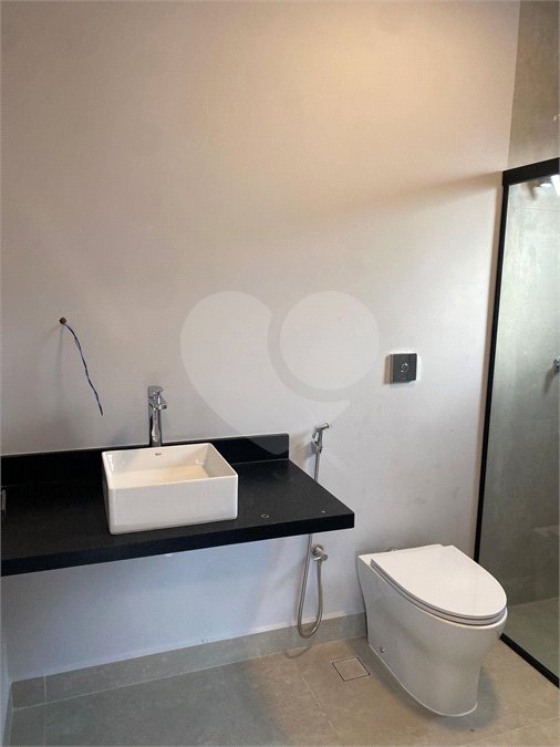 Casa à venda com 4 quartos, sendo 3 suítes, no condomínio Recanto dos Paturis, Vinhedo - SP