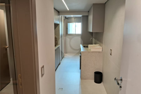 Apartamento à venda com 3 suítes em Moema, São Paulo, SP