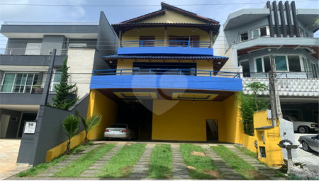 Casa à venda com 4 quartos, sendo 2 suítes, no condomínio Aruã, Mogi das Cruzes - SP