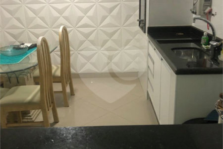 Casa à venda com 3 quartos, sendo 1 suíte, no condomínio Residencial Sabará, São Paulo - SP