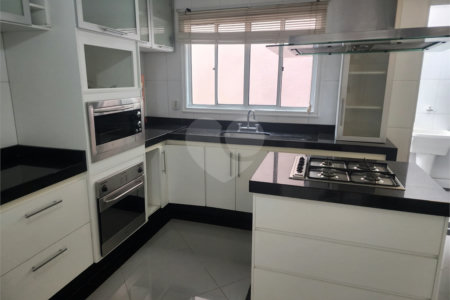 Casa à venda com 3 quartos, sendo 1 suíte, no condomínio Terras de São Francisco, Vinhedo - SP