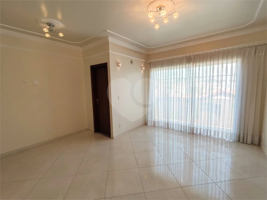 Sobrado à venda ou para alugar com 3 quartos, sendo 1 suíte,  em Jardim Itália, Itapetininga, SP