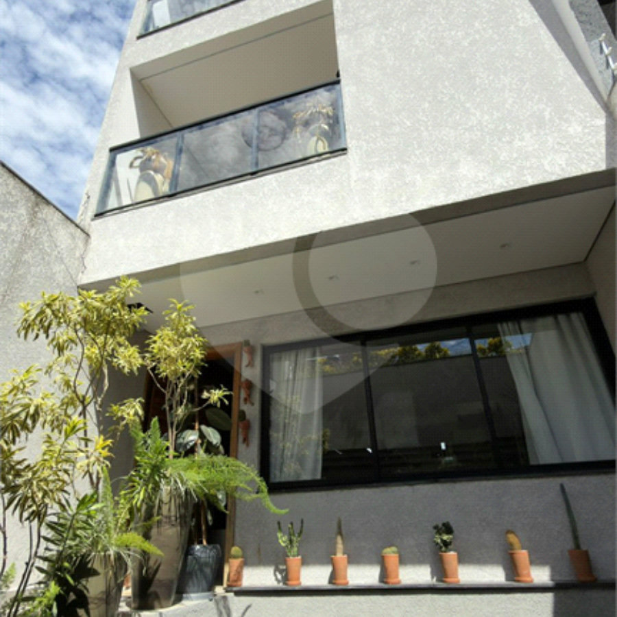 Sobrado à venda com 3 quartos, sendo 1 suíte, em Vila Paulicéia, São Paulo, SP
