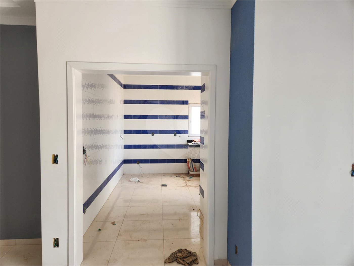Casa à venda com 3 quartos, sendo 2 suítes, no condomínio Sollares, Araraquara - SP