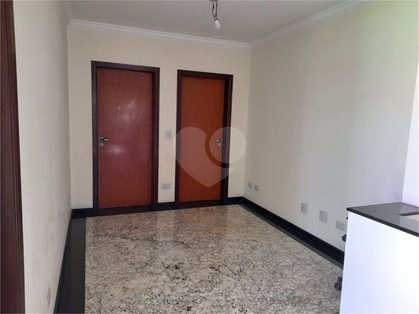 Sobrado à venda com 3 suítes em Vila Romero, São Paulo, SP