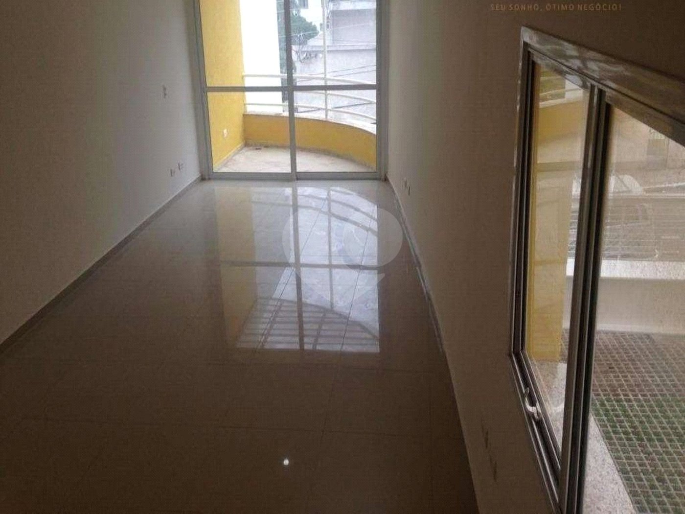 Casa à venda com 2 quartos, sendo 1 suíte, no condomínio Residencial Vegas, São Paulo - SP