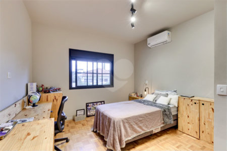 Casa de Vila à venda com 5 quartos, sendo 3 suítes, em Jardim Hípico, São Paulo, SP