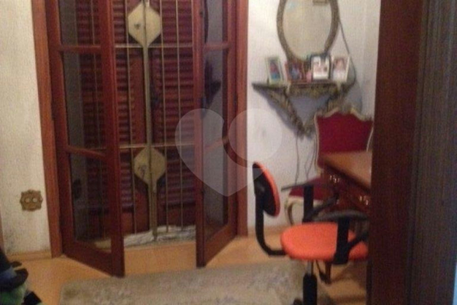 Casa à venda com 4 quartos, sendo 3 suítes, em Vila Paiva, São Paulo, SP