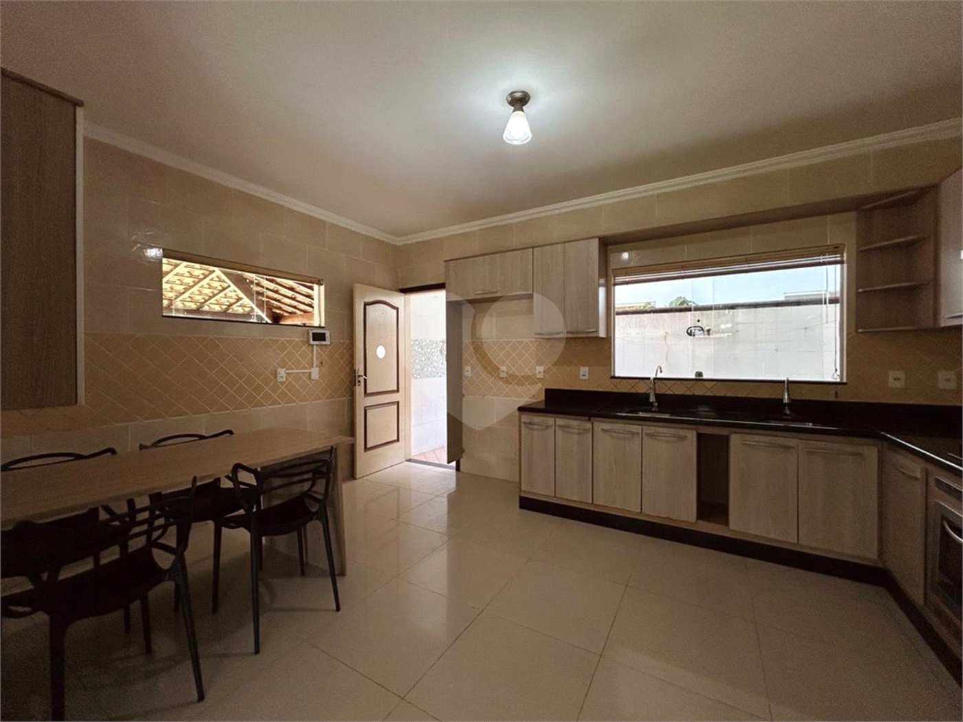 Casa à venda com 1 quarto, sendo 3 suítes,  em Outerio da Glória, Porto Seguro, BA