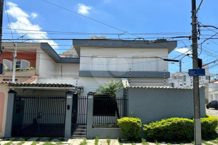 Casa à venda com 4 quartos, sendo 1 suíte, em Vila Oliveira, Mogi das Cruzes, SP