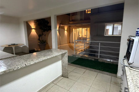Casa à venda com 4 suítes no condomínio East Village, São Paulo - SP