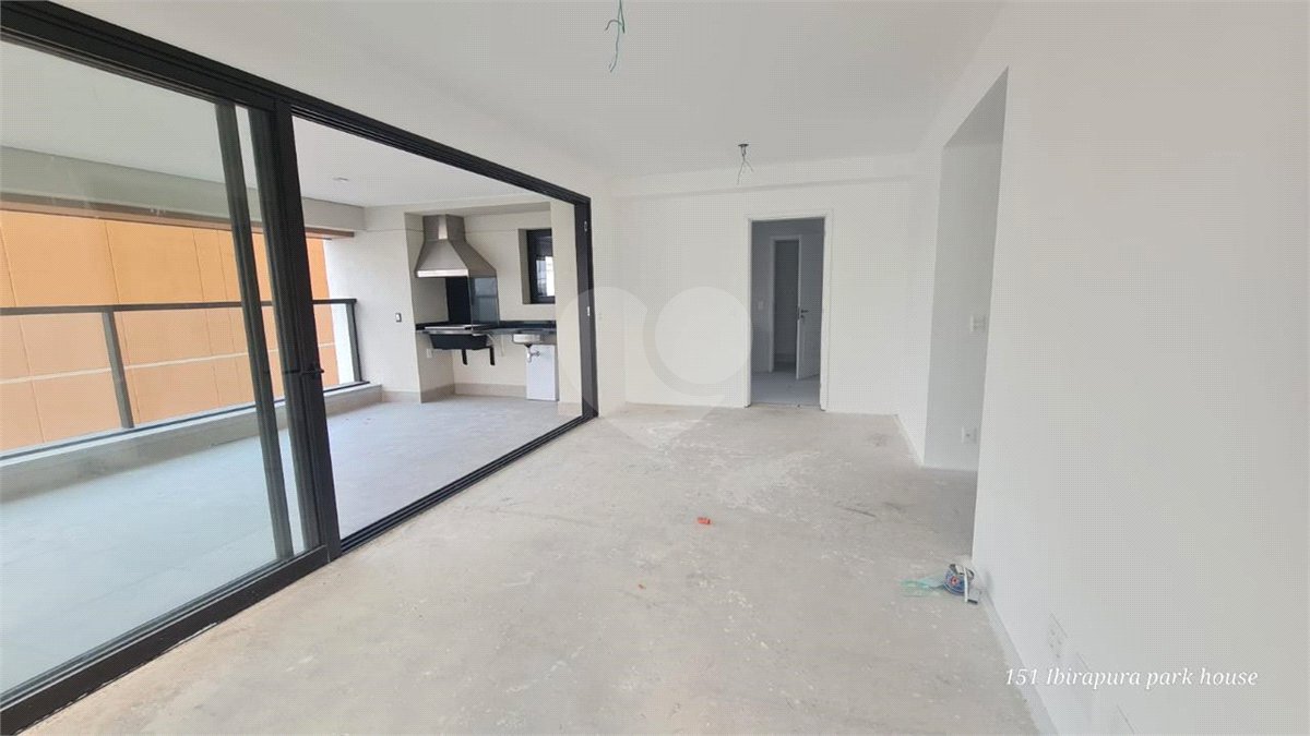 Apartamento à venda com 3 suítes em Moema, São Paulo, SP
