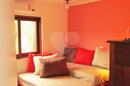 Casa de Vila à venda com 4 quartos, sendo 1 suíte, em Chácara Monte Alegre, São Paulo, SP