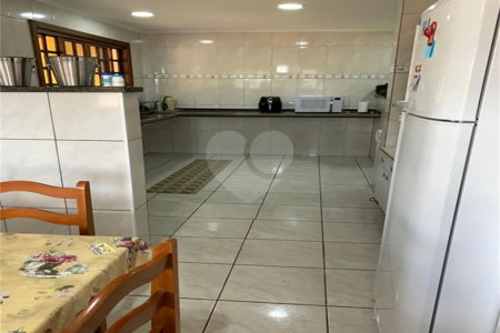 Sobrado à venda com 4 quartos, sendo 3 suítes,  no Centro, Jarinu, SP