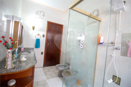 Sobrado à venda com 5 quartos, sendo 1 suíte,  em Jardim Villaça, São Roque, SP