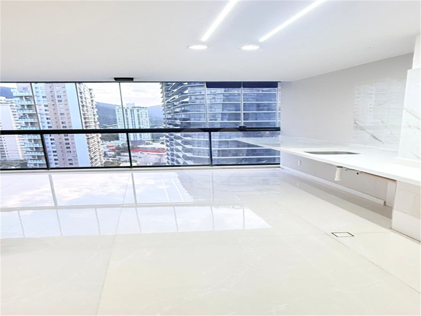 Apartamento à venda com 3 quartos, sendo 1 suíte,  em Recreio dos Bandeirantes, Rio de Janeiro, RJ