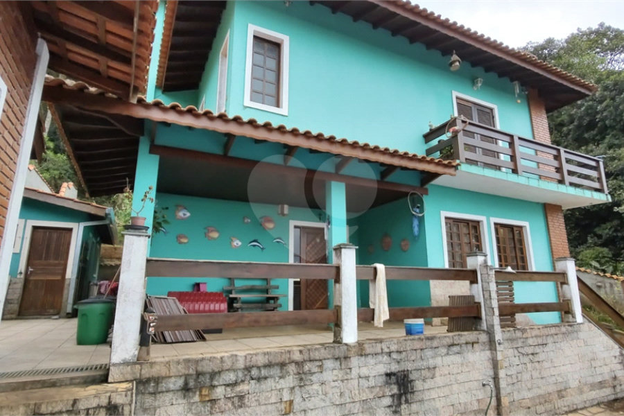 Casa à venda com 4 quartos, sendo 1 suíte, no condomínio Parque Suiça, Caieiras - SP