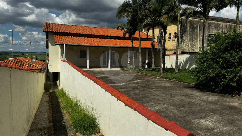 Casa à venda com 8 quartos, sendo 3 suítes,  no condomínio Terras de Santa Rosa, Salto - SP