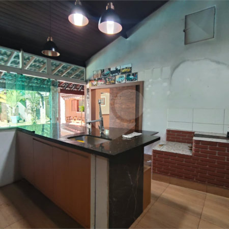 Casa Térrea à venda com 4 quartos, sendo 1 suíte, em Vila Mazzei, Itapetininga, SP