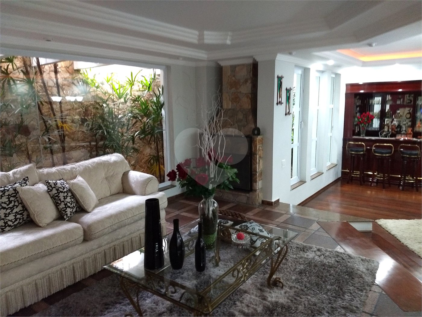 Casa Térrea à venda ou para alugar com 4 suítes em Horto, São Paulo, SP