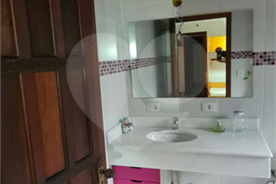 Casa à venda com 4 suítes no condomínio Jardim da Montanha I, Mairiporã - SP