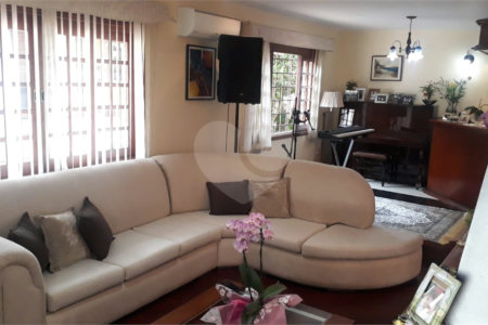 Casa à venda com 5 quartos, sendo 3 suítes,  em Vila Oliveira, Mogi das Cruzes, SP