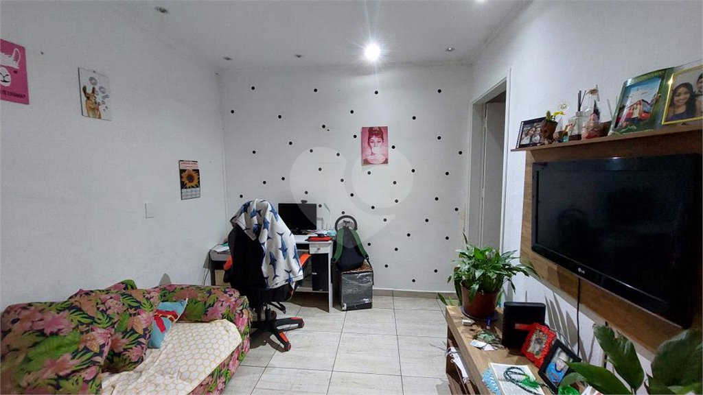 Casa à venda com 3 quartos, sendo 1 suíte,  em Vila Nivi, São Paulo, SP